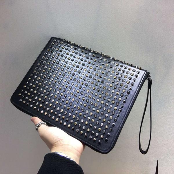 TOPセラー賞受賞 ルブタン コピー Spiked leather iPad case